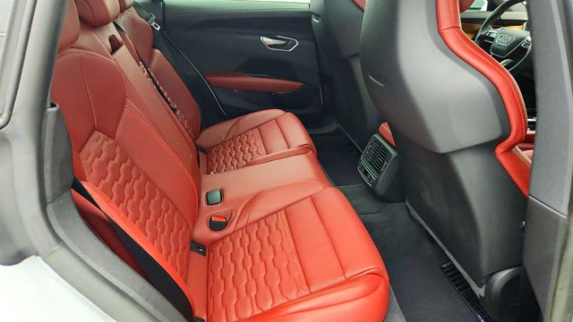 2024 Audi e-tron GT Premium Plus quattro w/ Full Leather Interior & Performance Pkg - 23023590 - 22