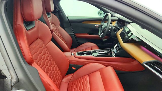 2024 Audi e-tron GT Premium Plus quattro w/ Full Leather Interior & Performance Pkg - 23023590 - 23