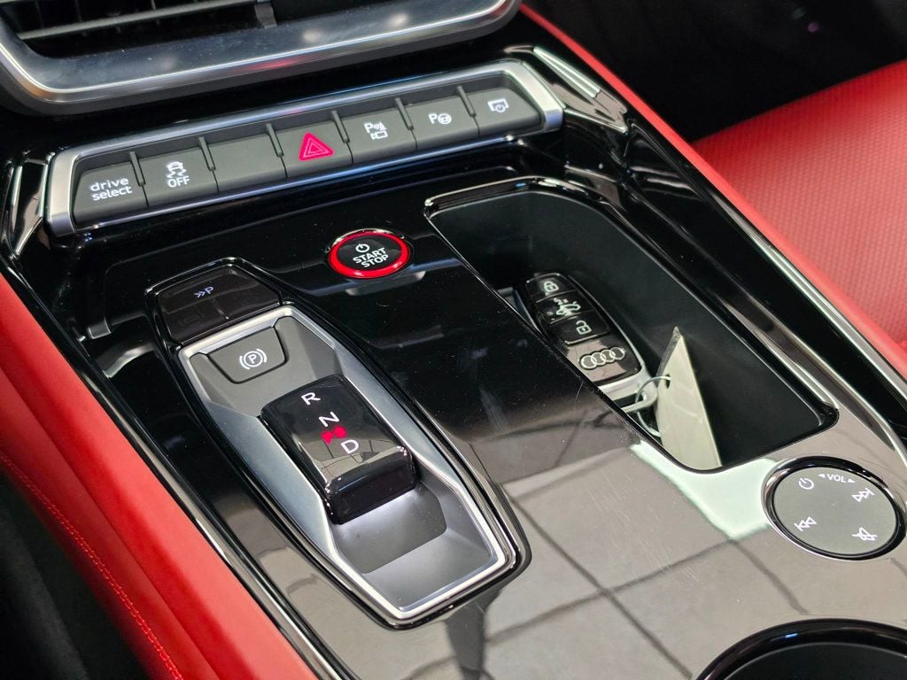 2024 Audi e-tron GT Prestige quattro - 23061825 - 32