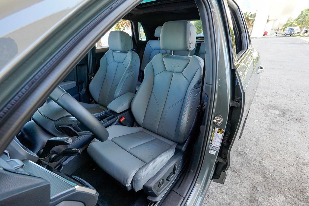 2024 Audi Q3 S line Premium Plus 45 TFSI photo 2
