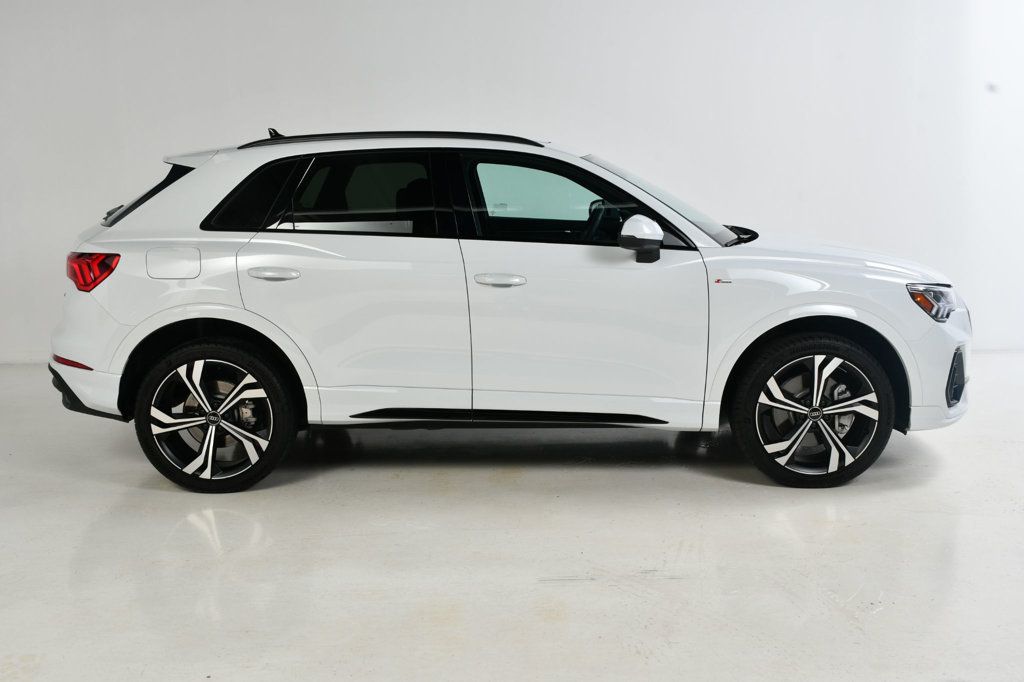 2024 Audi Q3 S line Premium Plus 45 TFSI photo 2