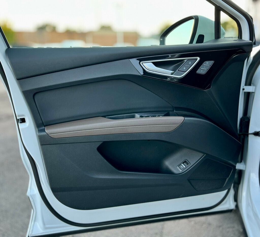 2024 Audi Q4 50 55 E-tron Premium photo 12