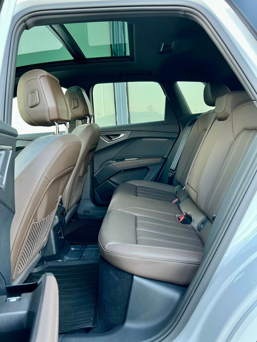2024 Audi Q4 50 55 E-tron Premium photo 16