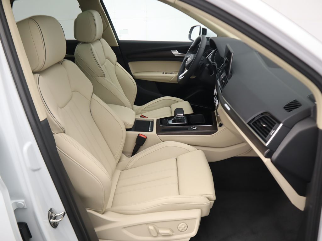 Audi Q5 (2024) interior