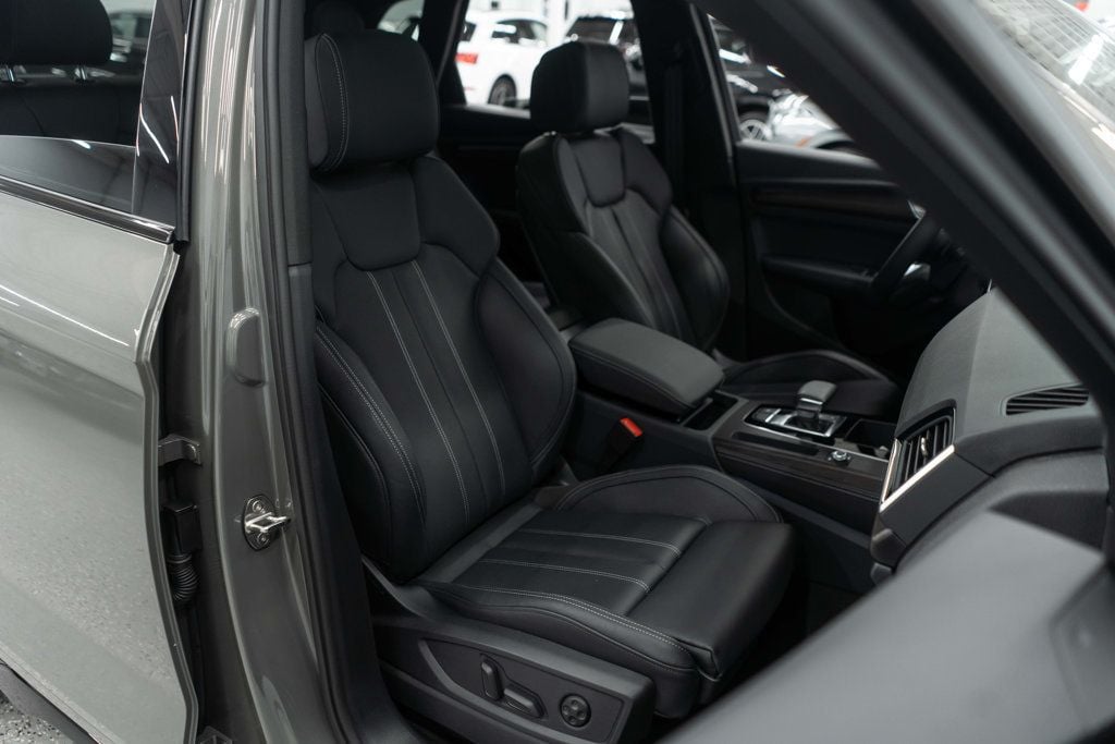 2024 Audi Q5 S line Prestige 55 TFSI Premium photo 2