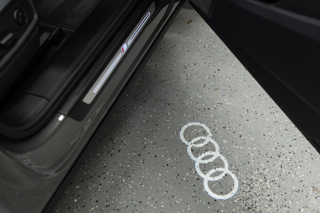 2024 Audi Q5 S line Prestige 55 TFSI Premium photo 3