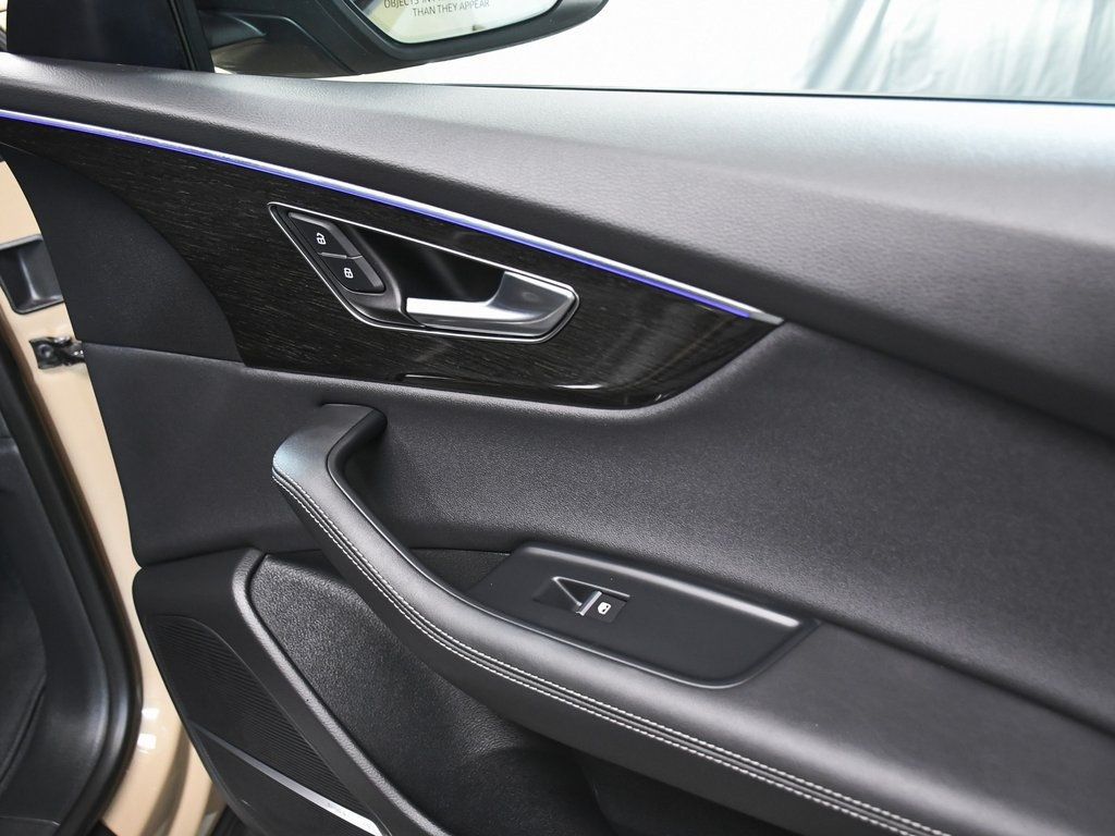 2024 Audi Q8 55 Premium Plus line photo 19