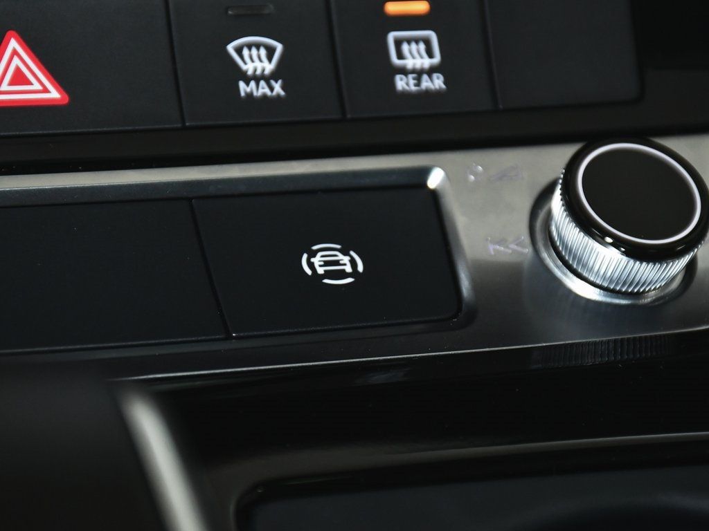 2024 Audi Q8 55 Premium Plus line photo 36