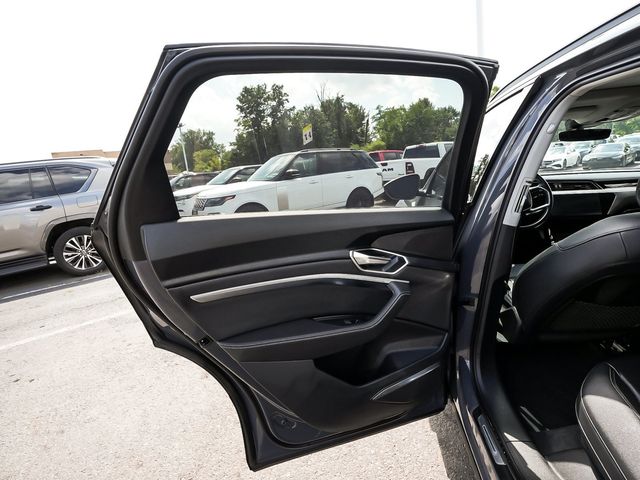 2024 Audi Q8 e-tron Premium - 23101944 - 12