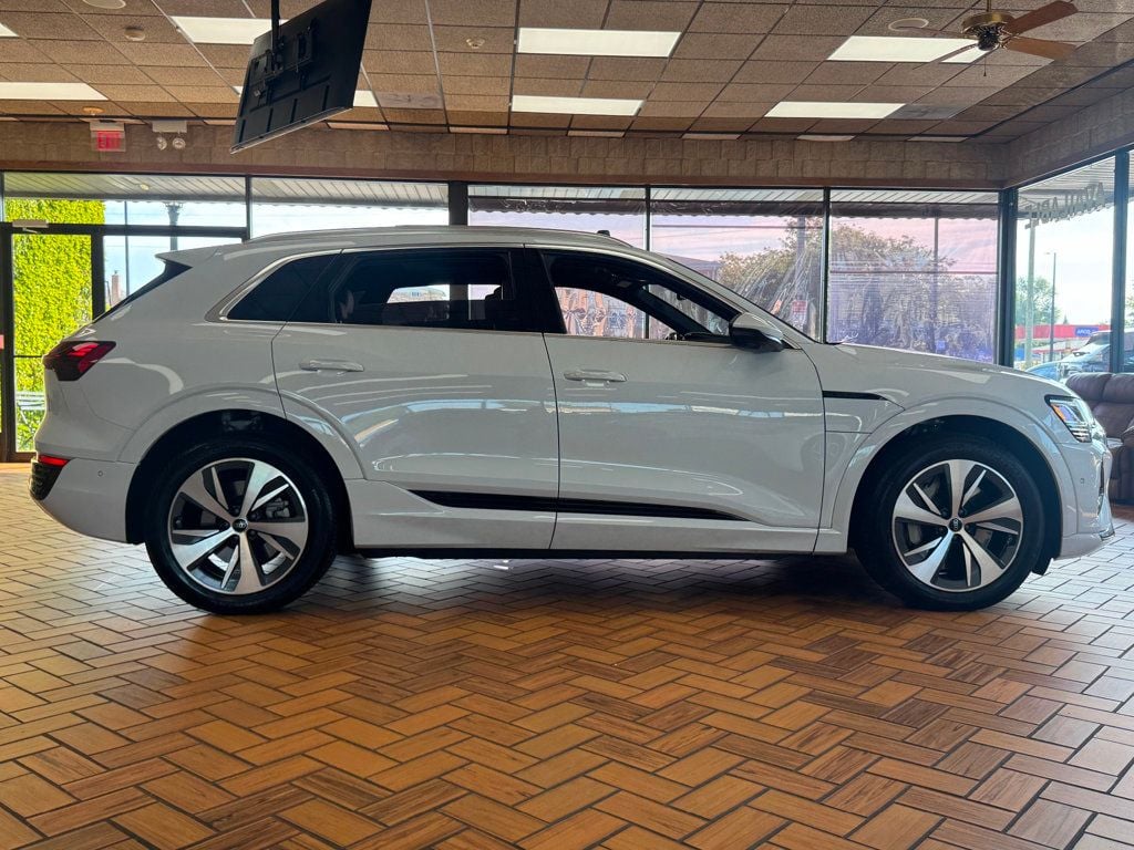 2024 Audi Q8 E-tron Premium Plus photo 10