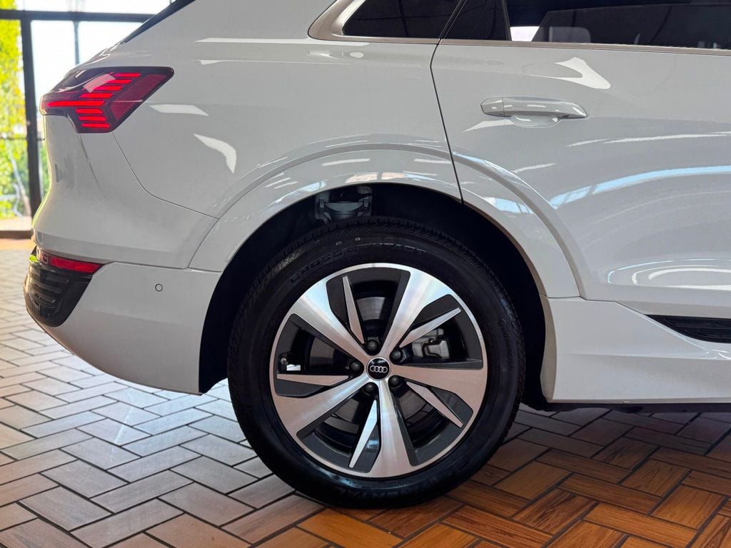 2024 Audi Q8 E-tron Premium Plus photo 25