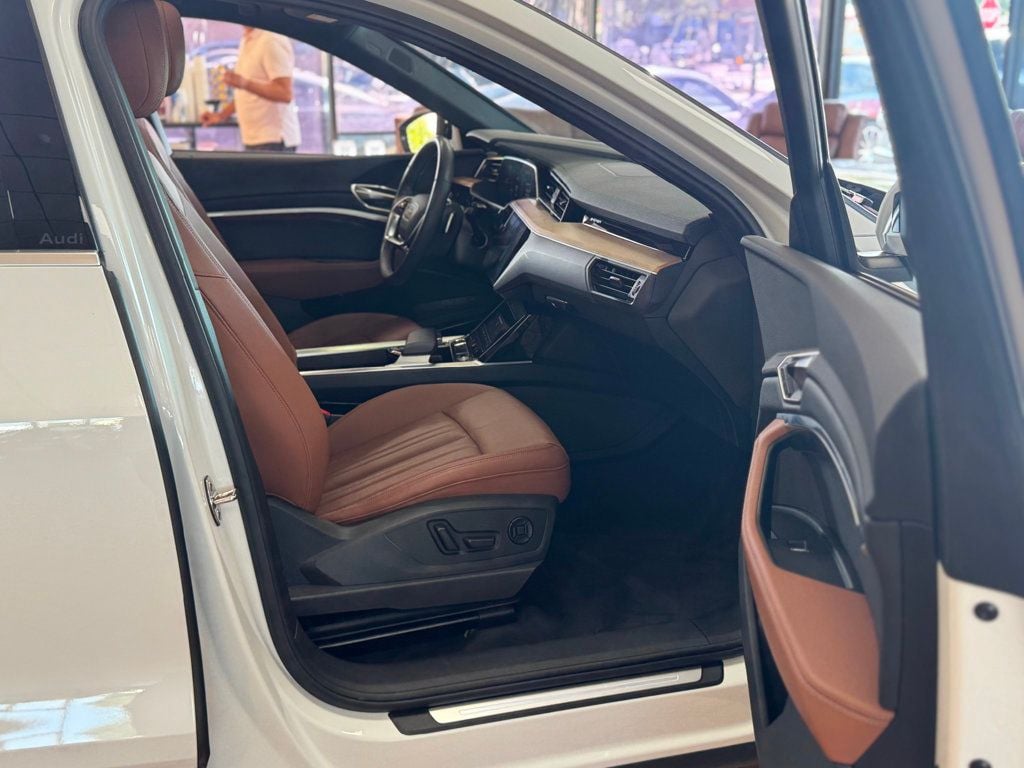 2024 Audi Q8 E-tron Premium Plus photo 30