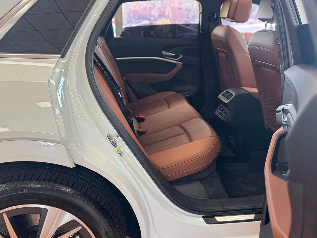 2024 Audi Q8 E-tron Premium Plus photo 32