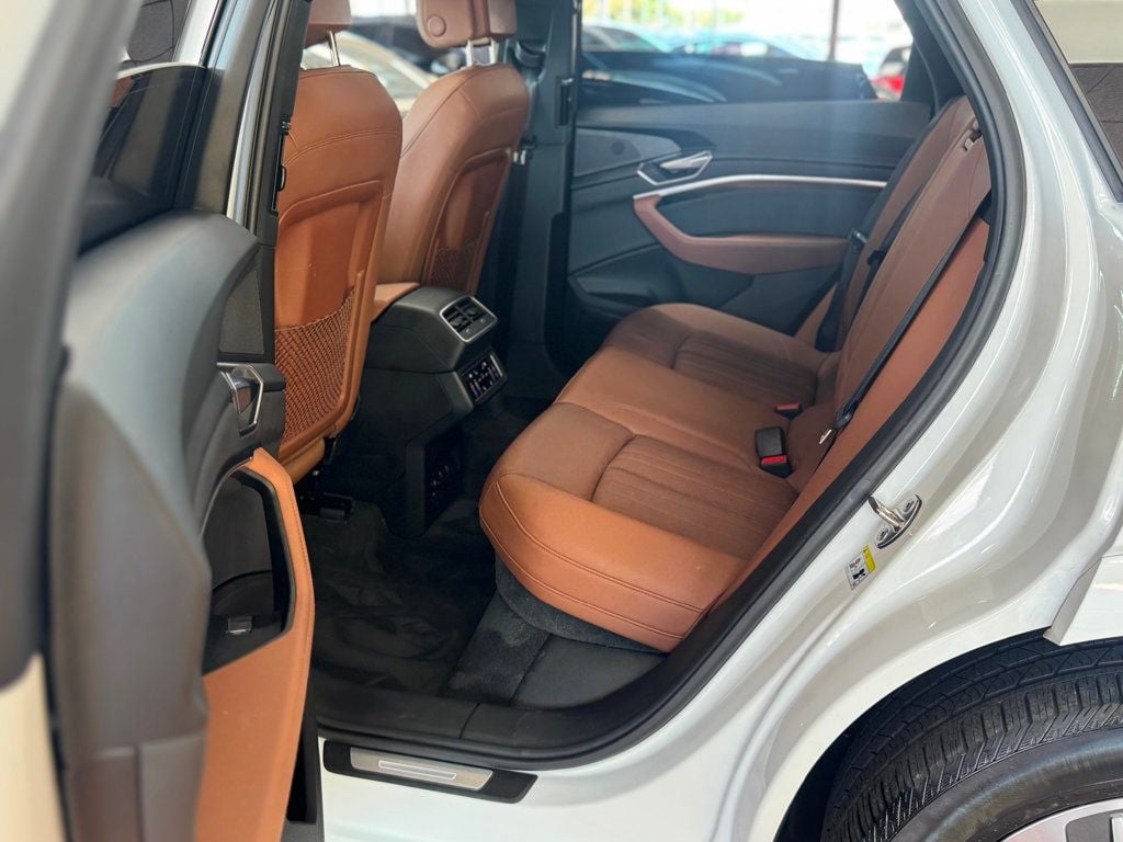 2024 Audi Q8 E-tron Premium Plus photo 33