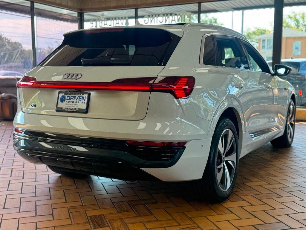 2024 Audi Q8 E-tron Premium Plus photo 9