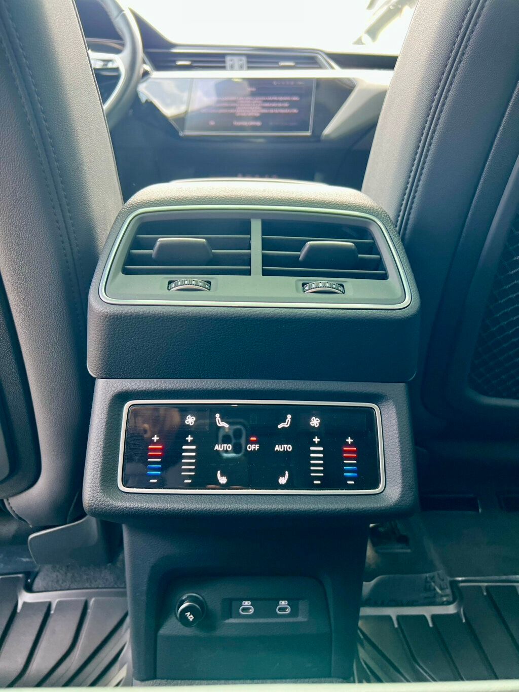 2024 Audi Q8 e-tron Premium Plus quattro - 23025184 - 17
