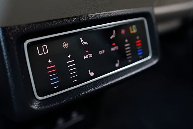 2024 Audi Q8 e-tron Premium Plus quattro - 23079383 - 30