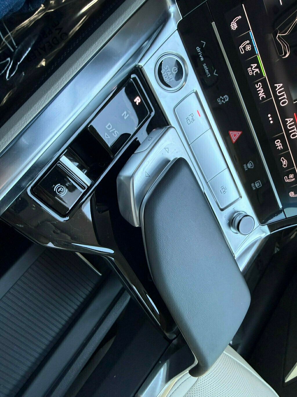 2024 Audi Q8 e-tron Premium Plus quattro - 23049699 - 30
