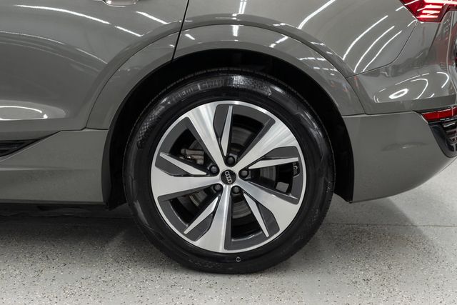 2024 Audi Q8 e-tron Premium quattro - 23099944 - 34