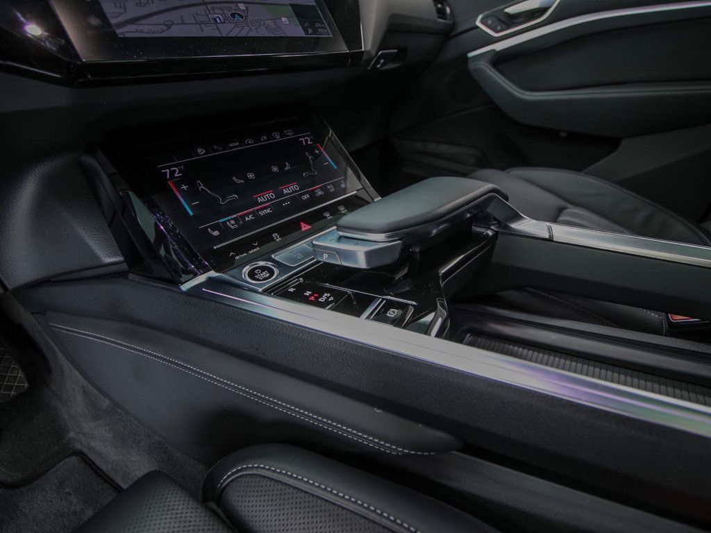 Audi Q8 photo 17