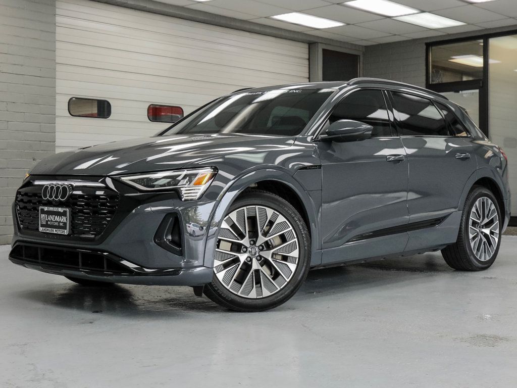 Audi Q8 photo 2