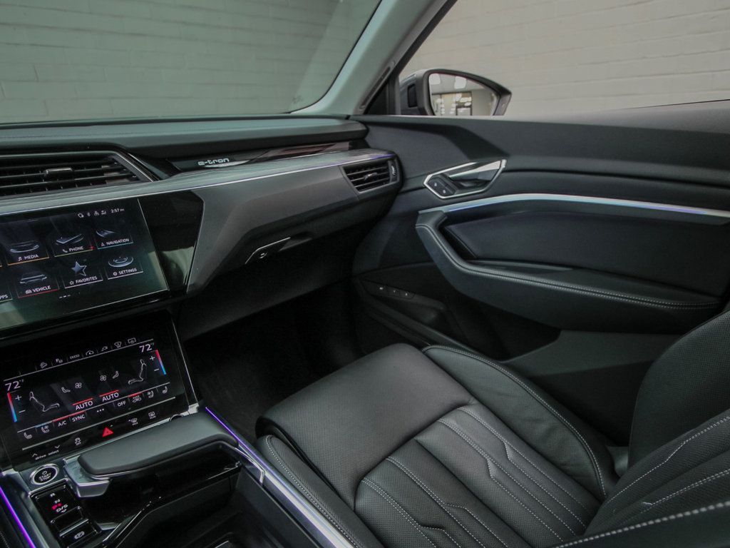 Audi Q8 photo 21