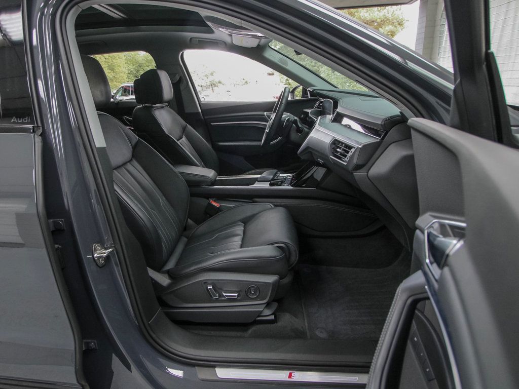 Audi Q8 photo 22