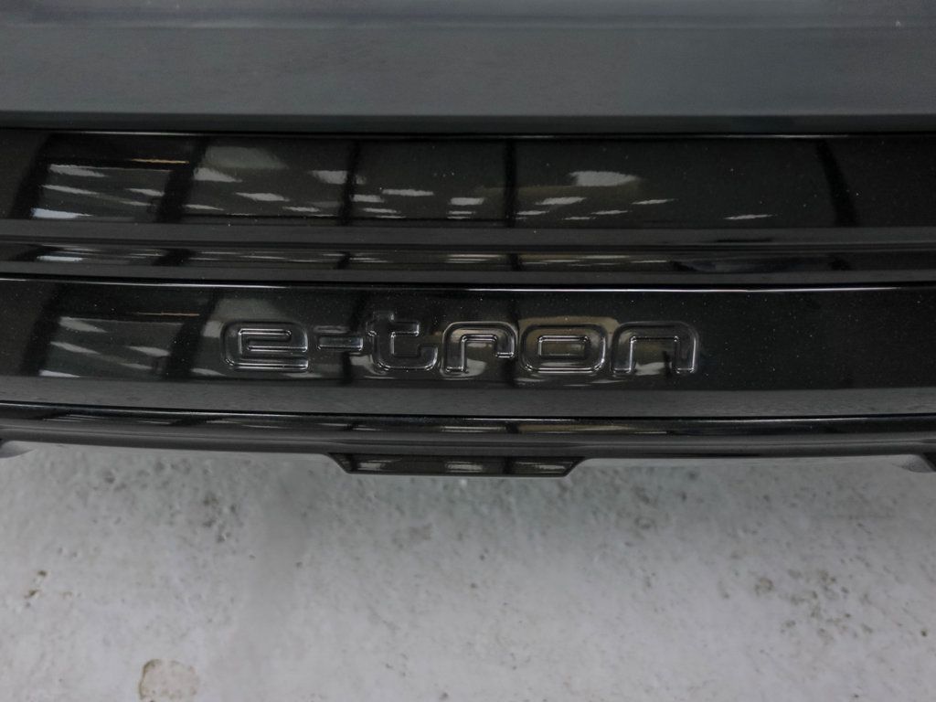 Audi Q8 photo 29