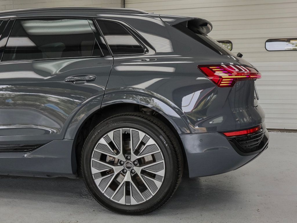 Audi Q8 photo 32