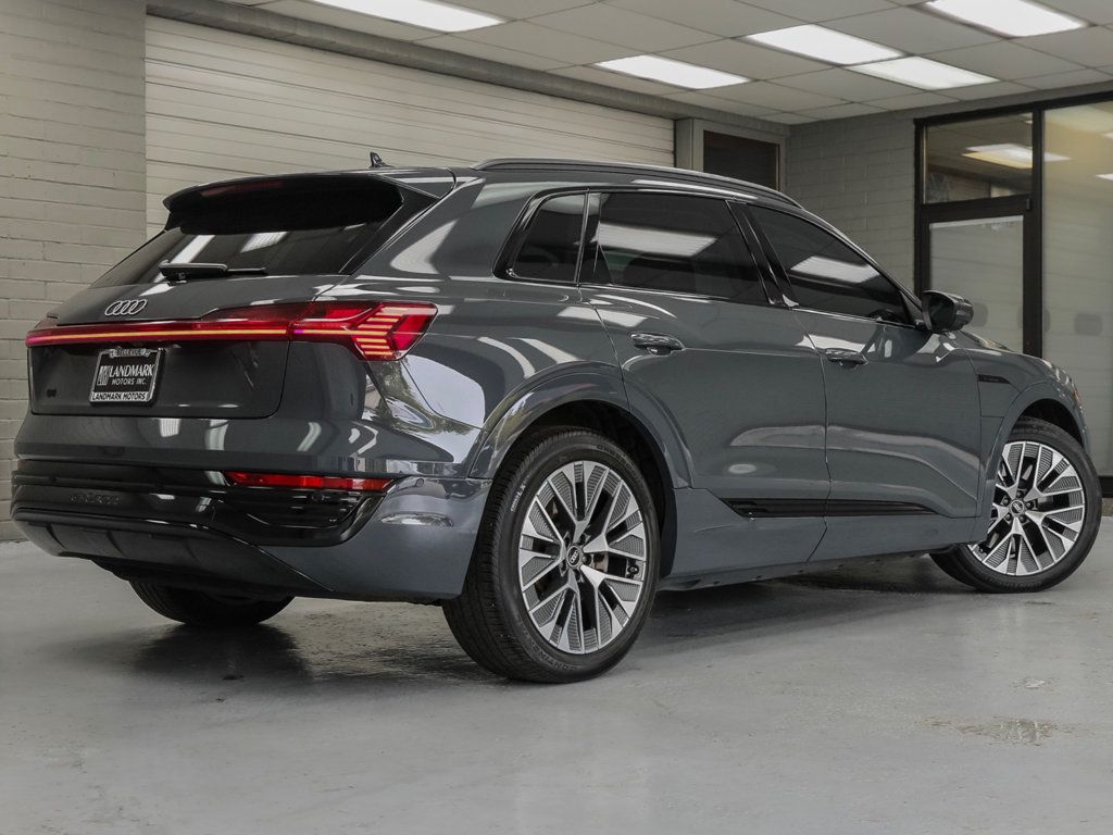 Audi Q8 photo 33