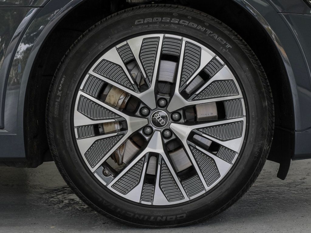 Audi Q8 photo 8