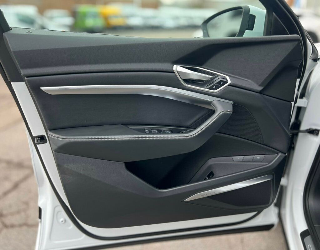 2024 Audi Q8 e-tron Prestige quattro - 22947757 - 12