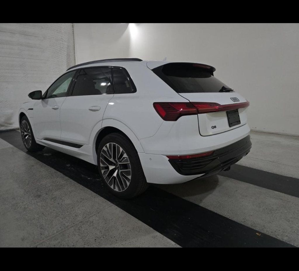 2024 Audi Q8 e-tron Prestige quattro - 22947757 - 2