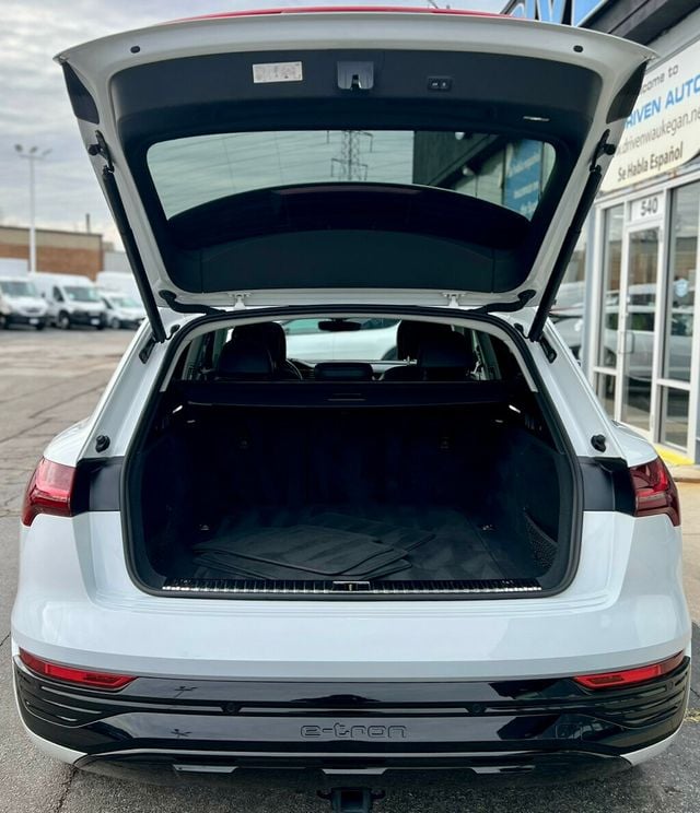 2024 Audi Q8 e-tron Prestige quattro - 22947757 - 7