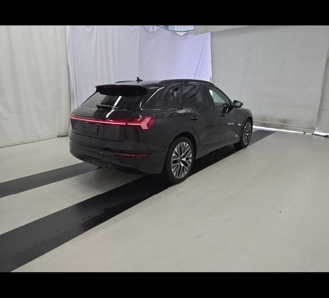 2024 Audi Q8 e-tron Prestige quattro - 22949609 - 1