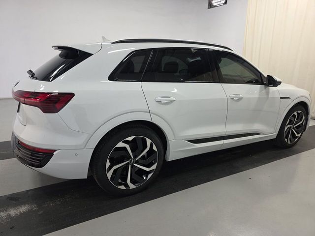 2024 Audi Q8 e-tron Prestige quattro - 23048149 - 4