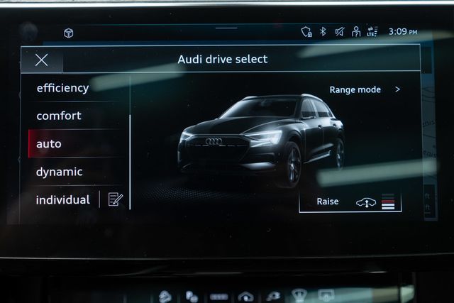 2024 Audi Q8 e-tron Prestige quattro - 23099945 - 26