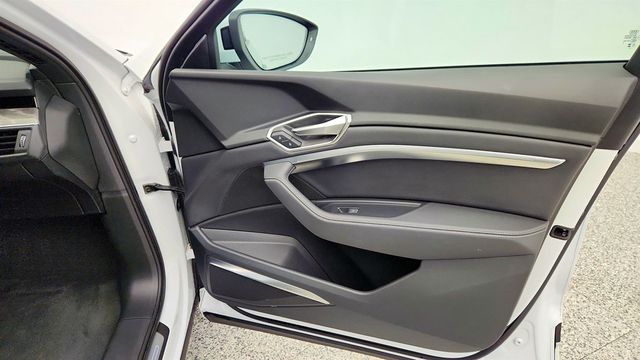 2024 Audi Q8 e-tron Sportback S line Premium Plus quattro - 23000050 - 26