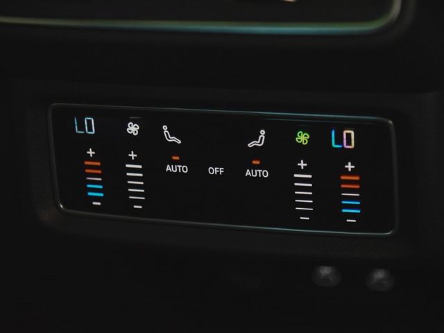 2024 Audi Q8 Sportback e-tron Premium - 22870981 - 33