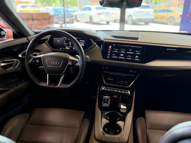 2024 Audi RS e-tron GT quattro - 23043322 - 39