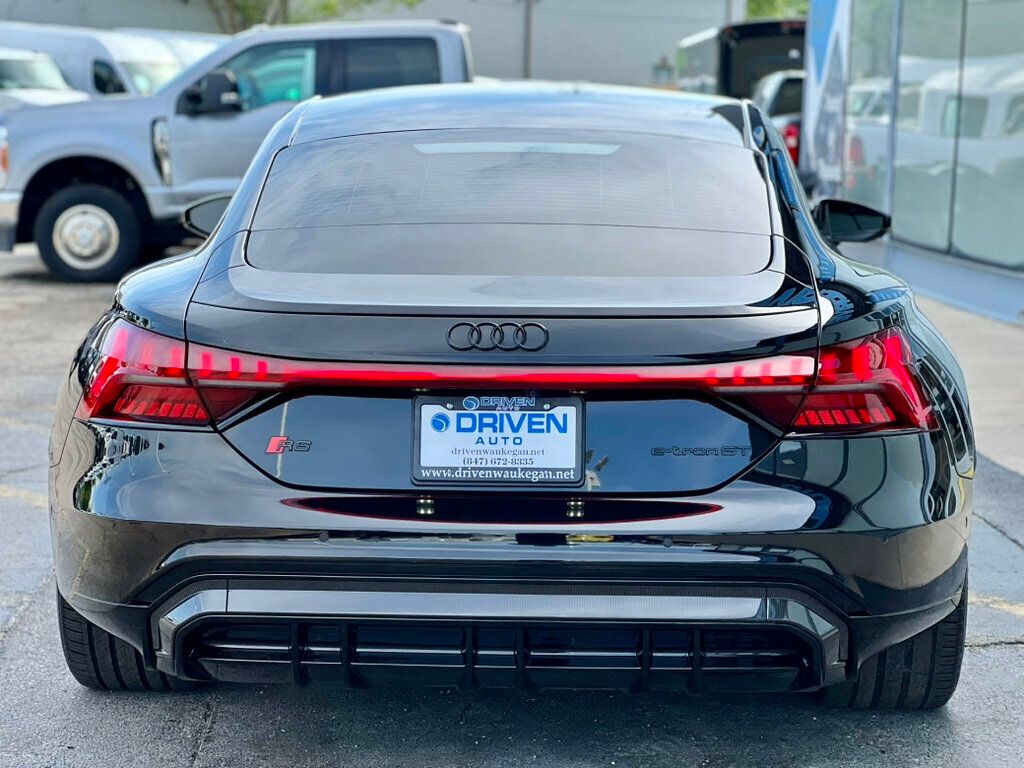 2024 Audi RS e-tron GT quattro - 23042908 - 40