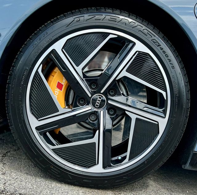2024 Audi RS e-tron GT quattro - 23046394 - 32