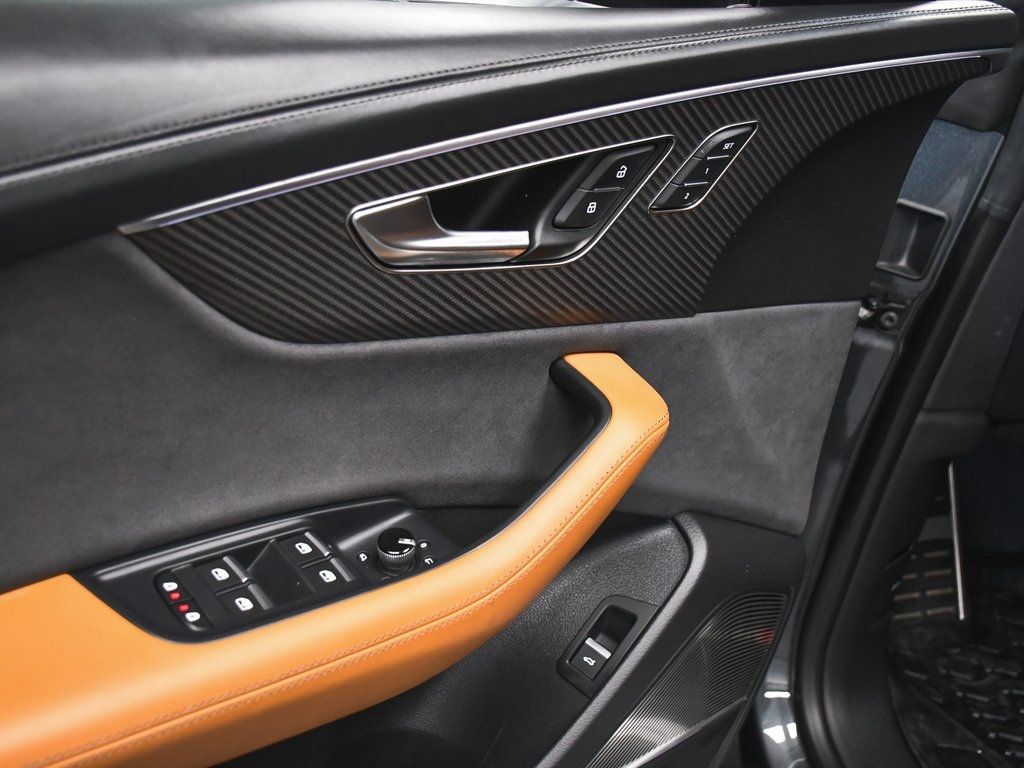 2024 Audi RS Q8 photo 4