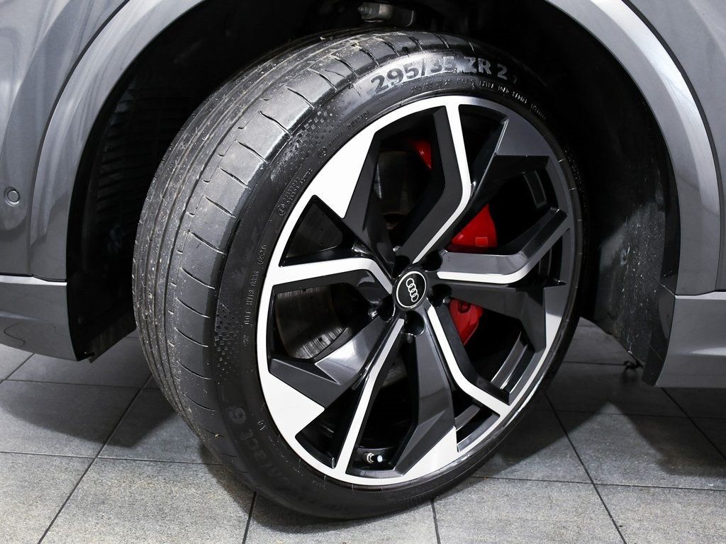 2024 Audi RS Q8 photo 2