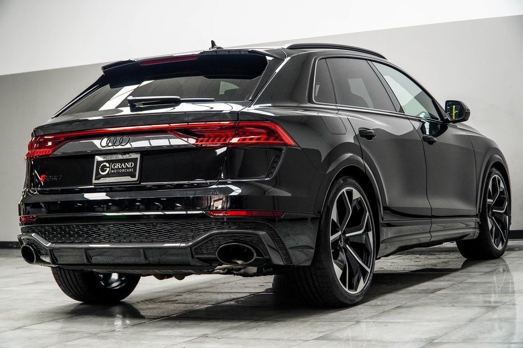 2024 Audi RS Q8 photo 11
