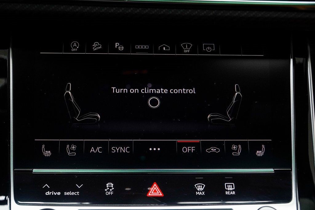 2024 Audi RS Q8 photo 21