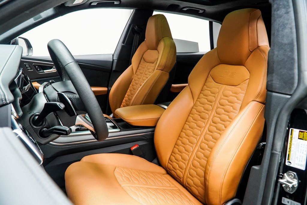 2024 Audi RS Q8 photo 31