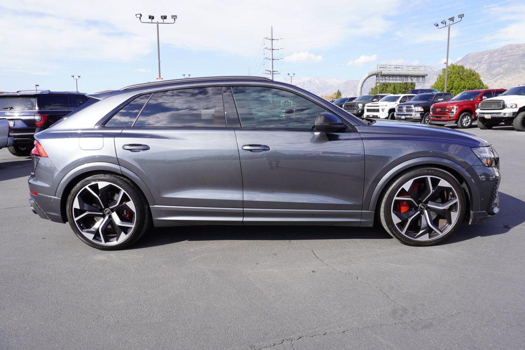 2024 Audi RS Q8 photo 10