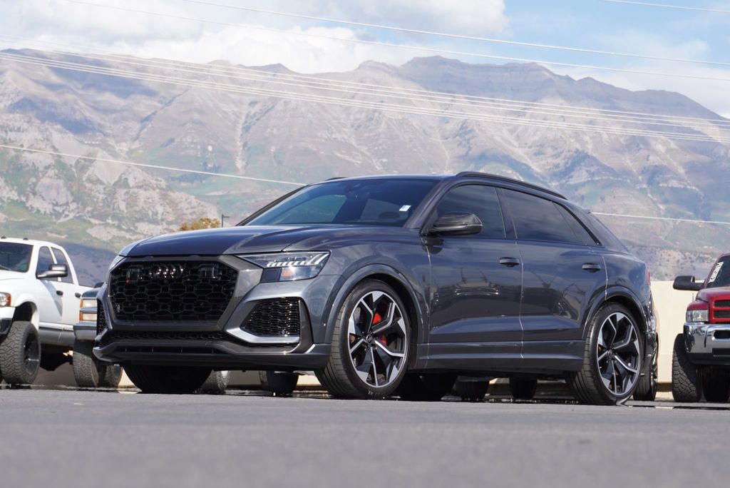 2024 Audi RS Q8 photo 2