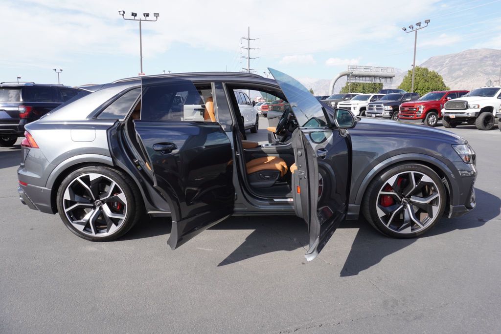 2024 Audi RS Q8 photo 22